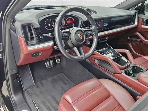 Used 2024 Porsche Cayenne S AWD/4WD image 10