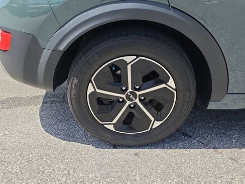 Certified 2023 Kia Niro EX FWD image 5