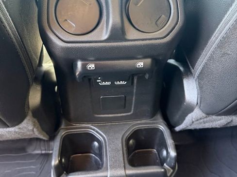 Used 2022 Jeep Gladiator Overland AWD/4WD image 18