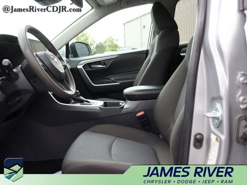 Used 2024 Toyota RAV4 XLE FWD image 22