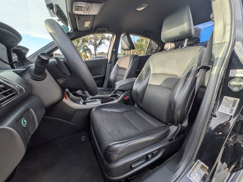 Used 2017 Honda Accord Sport image 13