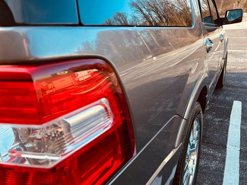 Used 2010 Ford Expedition Limited image 7