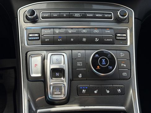 Certified 2023 Hyundai Santa Fe Limited image 30