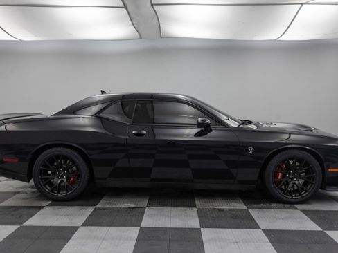 Used 2015 Dodge Challenger SRT Hellcat image 11