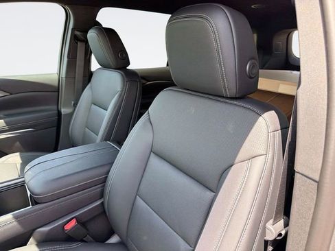 New 2026 Chevrolet Traverse LT w/ Driver Confidence Package AWD/4WD image 19