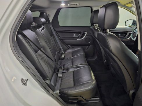 Used 2019 Land Rover Discovery Sport SE image 12