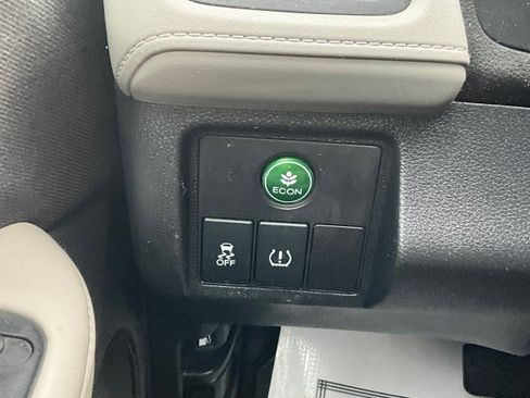 Used 2021 Honda HR-V LX image 15