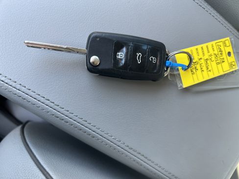 Used 2018 Volkswagen Passat 2.0T R-Line image 32