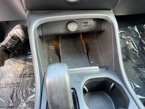 Used 2022 Volvo XC40 T5 Momentum image 26