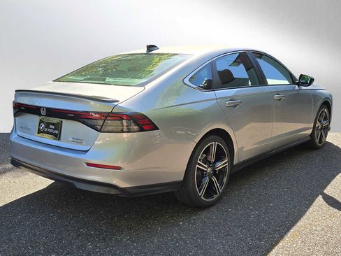 Used 2024 Honda Accord Sport image 3
