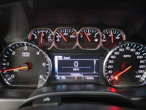 Used 2018 Chevrolet Silverado 1500 LT w/ All Star Edition image 42