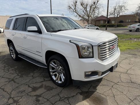 Used 2017 GMC Yukon SLT w/ Premium Edition image 3