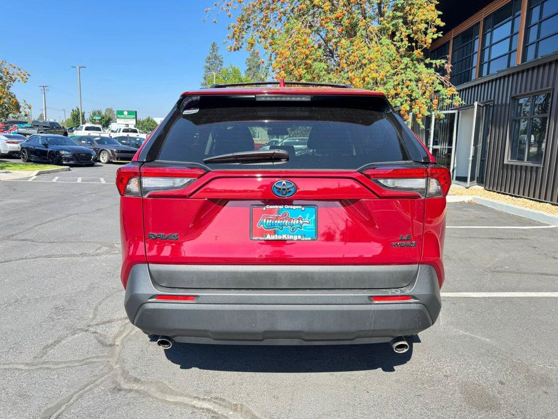 Used 2024 Toyota RAV4 LE AWD/4WD image 4