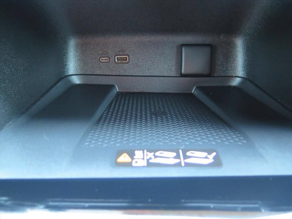 Used 2025 Chevrolet Traverse High Country FWD image 14