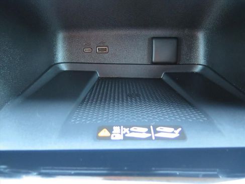 Used 2025 Chevrolet Traverse High Country FWD image 14