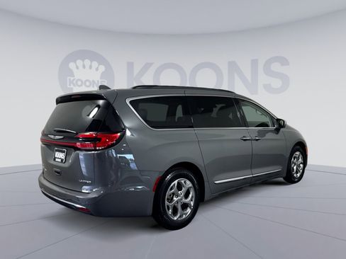 Used 2022 Chrysler Pacifica Limited FWD image 7