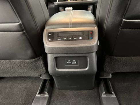 Used 2025 Nissan Pathfinder SL FWD image 24