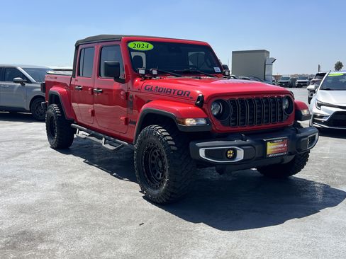 Used 2024 Jeep Gladiator Sport AWD/4WD image 10