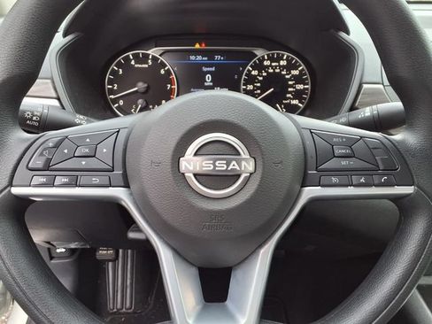 Used 2025 Nissan Altima 2.5 SV FWD image 9