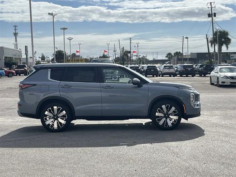 New 2026 Mitsubishi Outlander SE image 6