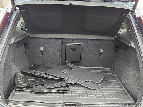 Used 2021 Volvo XC40 T5 Momentum w/ Premium Package image 30