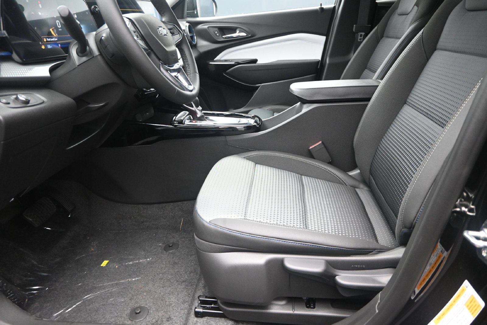 New 2026 Chevrolet Trax LT w/ Midnight Edition FWD image 14