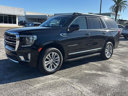 Used 2021 GMC Yukon SLT w/ SLT Luxury Plus Package image 3