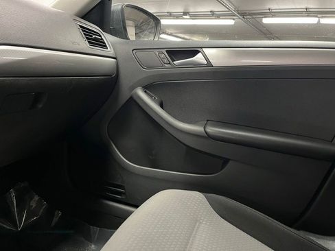 Used 2017 Volkswagen Jetta S image 25