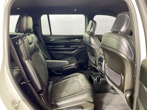 Used 2023 Jeep Grand Cherokee L Laredo image 28