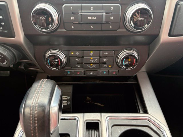 Used 2020 Ford F150 Platinum w/ FX4 Off-Road Package AWD/4WD image 34