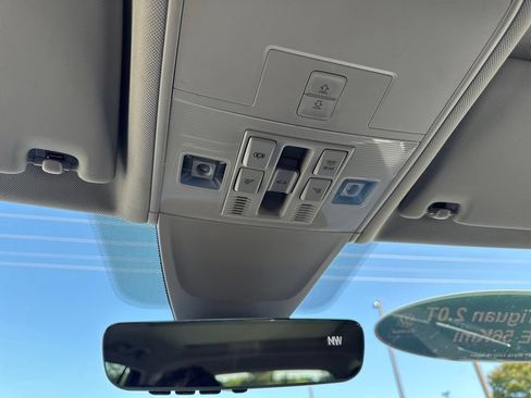 Certified 2022 Volkswagen Tiguan SE FWD image 23