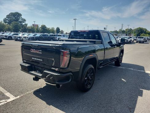 Used 2025 GMC Sierra 2500 AT4 w/ AT4 Premium Plus Package AWD/4WD image 3
