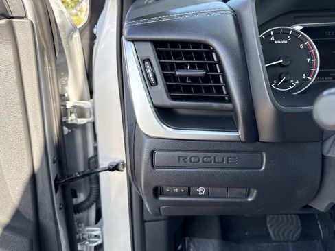 Certified 2025 Nissan Rogue S image 32