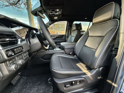 New 2026 GMC Yukon XL Elevation w/ Elevation Premium Package image 13