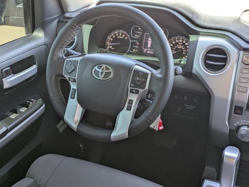 Used 2019 Toyota Tundra SR5 w/ SR5 Convenience Package RWD image 14