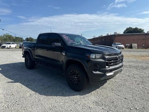 Used 2025 Chevrolet Colorado Trail Boss AWD/4WD image 3