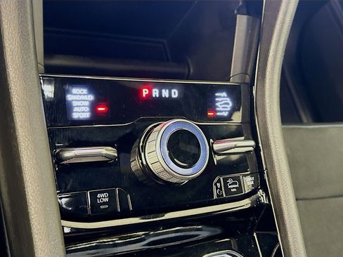 Used 2022 Jeep Grand Cherokee Trailhawk AWD/4WD image 25