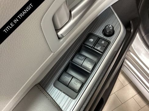 Used 2025 Toyota Sienna XLE FWD image 19