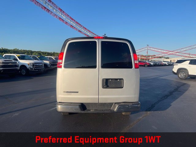 Used 2025 Chevrolet Express 3500 w/ Hotel Shuttle Package RWD image 4