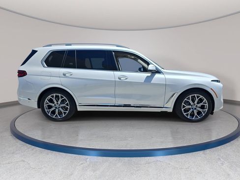 Used 2024 BMW X7 xDrive40i w/ Premium Package AWD/4WD image 5