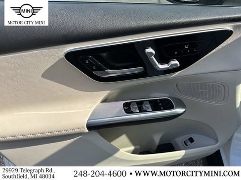 Used 2025 Mercedes-Benz GLC 300 4MATIC image 19