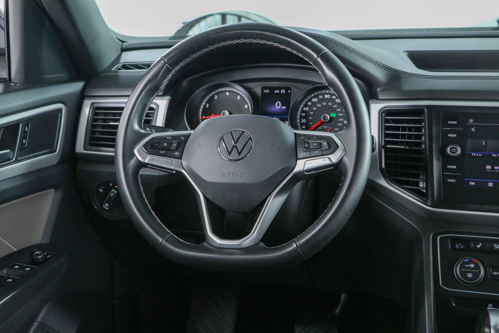 Used 2021 Volkswagen Atlas Cross Sport SE w/ Panoramic Sunroof Package FWD image 12