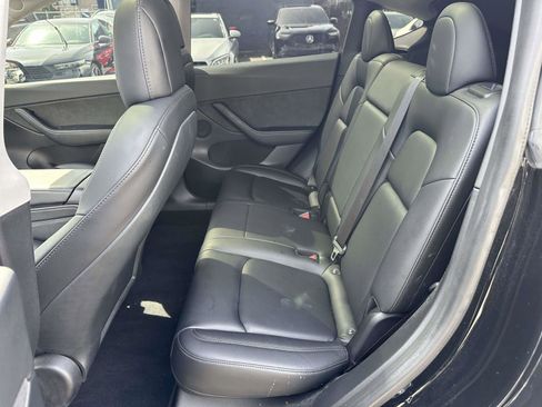 Used 2021 Tesla Model Y Long Range image 17