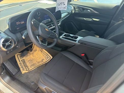 Used 2026 Chevrolet Equinox EV LT FWD image 7