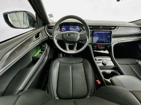 Used 2024 Jeep Grand Cherokee Limited w/ Luxury Tech Group II AWD/4WD image 16