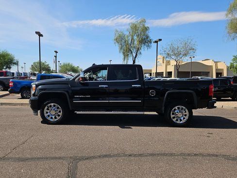 Used 2016 GMC Sierra 2500 Denali w/ Duramax Plus Package AWD/4WD image 9