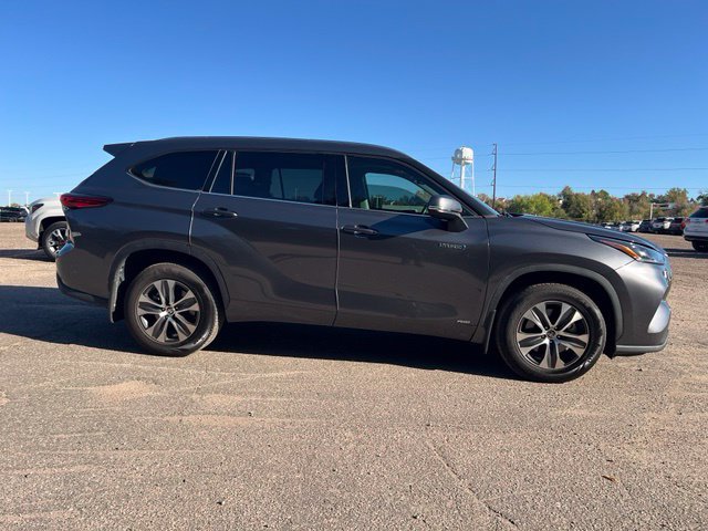 Used 2021 Toyota Highlander XLE AWD/4WD image 6