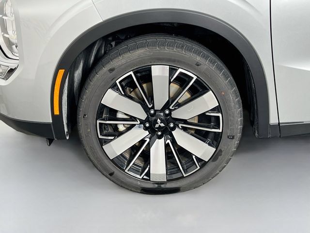 Used 2025 Mitsubishi Outlander SE FWD image 28