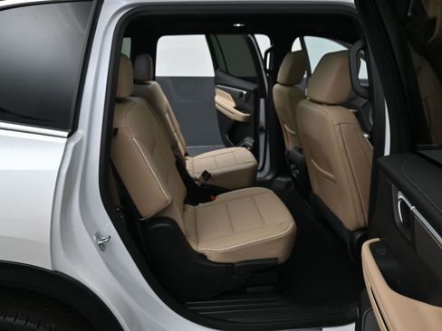 Used 2025 Buick Enclave Preferred w/ Power Package image 35