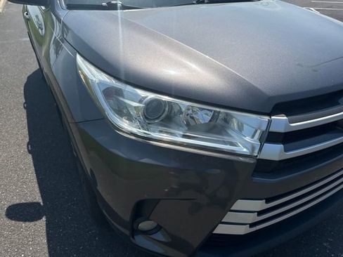Used 2018 Toyota Highlander Plus AWD/4WD image 12